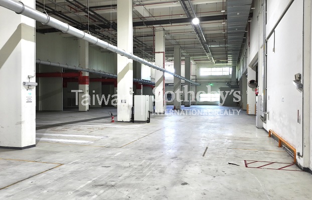 台中2萬坪丁工挑高10米近萬坪大廠現場實景